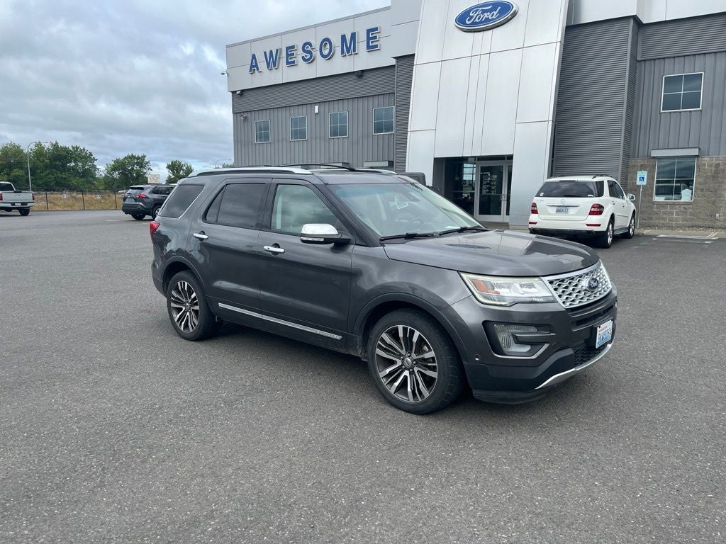 2016 Ford Explorer — interior view